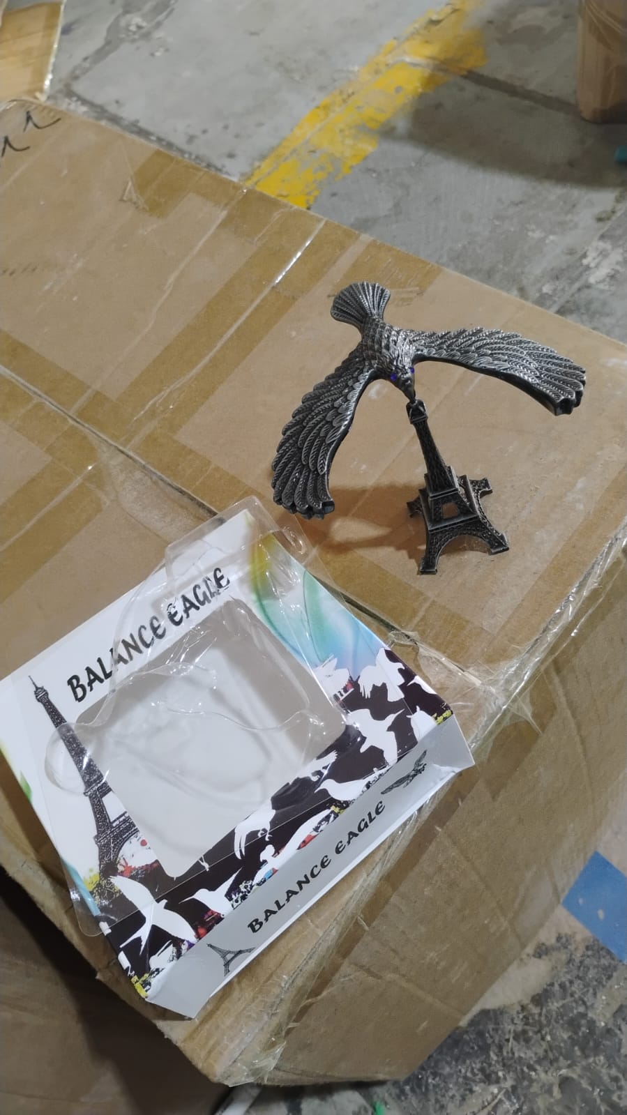 Balancing Bird Metal Eiffel Tower Statue Balance Eagle Toy (1 Set) Balancing Bird Metal Eiffel Tower Statue Balance Eagle Toy (1 Set)